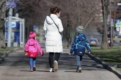 В России отменили автоматическое продление пособия на детей до трех лет - mk.ru - Россия
