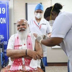 Нарендра Моди - Индия - Индийский премьер сделал прививку от коронавируса - reporter-ua.com