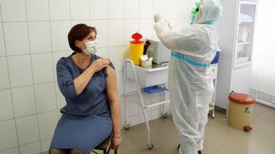 На Украине медики заявили о провале массовой вакцинации от коронавируса - iz.ru - Киев - Израиль