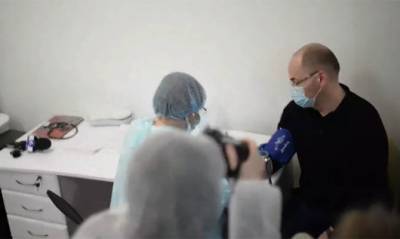 Максим Степанов - Степанов первым из чиновников вакцинировался индийской вакциной - capital.ua - Украина