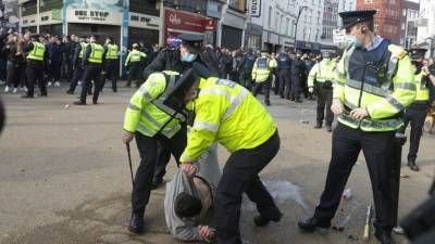 В столице Ирландии протестующие против локдауна стреляли фейерверками в полицию - news-front.info - Дублин - Ирландия