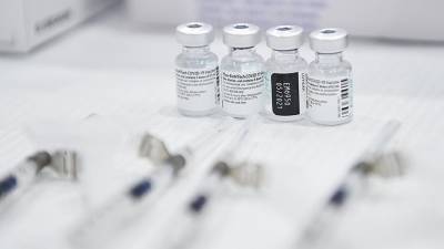 В Японии из-за поломки холодильника испортилось 1 032 доз вакцины от Pfizer - iz.ru - Израиль