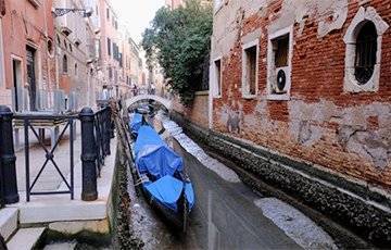 В Венеции пересохли знаменитые каналы: фоторепортаж - charter97.org