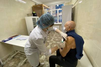 Петербуржцы пожаловались на недоступную запись на вакцинацию от Covid-19 - abnews.ru