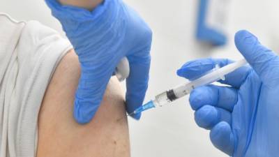 Прививку от COVID-19 сделали уже четверть миллиона петербуржцев - nation-news.ru - Петербурга
