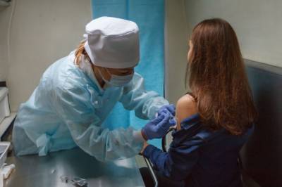 «Не надо этого делать». Россиянам сказали, кому лучше не делать прививку от COVID-19 - continent.news - Россия