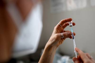 В Литве женщина умерла после прививки от коронавируса - lenta.ru - Литва - Паневежис