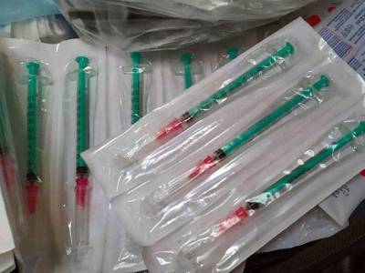 Владимир Зеленский - Украина «готова к третьей волне»: страна зарегистрировала еще одну вакцину от COVID-19 - rosbalt.ru - Китай - Киев