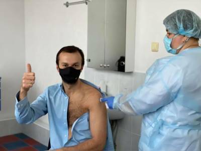В Киеве открыли онлайн-запись на вакцинацию от COVID-19 для общественных деятелей - gordonua.com - Украина - Киев
