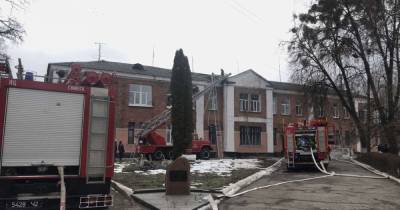 В Хмельницкой области горела районная больница: эвакуировали 16 медиков и 7 больных (5 фото) - tsn.ua - Хмельницкая обл.