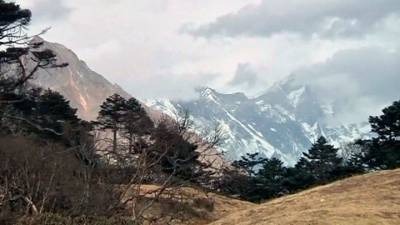 Закрытый из-за ковида Эверест вновь откроют для альпинистов - vesti.ru - Непал