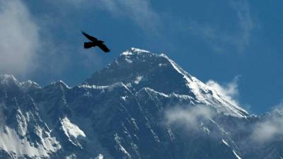 Эверест открывается для альпинистов после годичного перерыва - golos-ameriki.ru - Непал