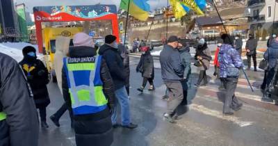 Предприниматели устроили акцию протеста на въезде в "Буковель" (фото, видео) - focus.ua - Ивано-Франковск