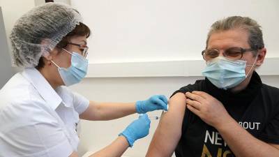 Анна Попова - Попова заявила о необходимости первыми вакцинировать пожилых россиян - iz.ru - Израиль