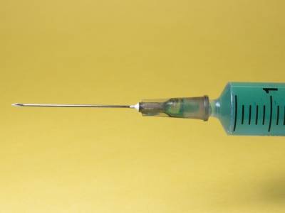 Альберт Бурла - Гендиректор Pfizer: В ближайшие месяцы вакцины для детей не будет - rosbalt.ru - Россия