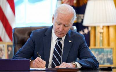 Джон Байден - Президент США подписал пакет мер по поддержке экономики объемом $1,9 трлн - znak.com