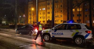 За нахождение в одной машине подростки получили штрафы по 40 евро - rus.delfi.lv - Латвия - Баусский край