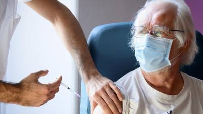 Почти 600 случаев побочных эффектов выявили в Швейцарии с начала вакцинации - iz.ru - Швейцария - Израиль
