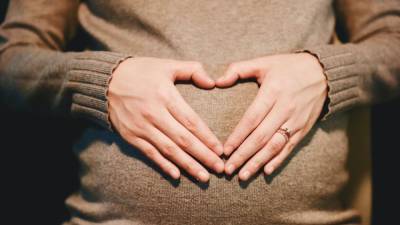 Риск развития тяжелого течения COVID-19 увеличивается у беременных в два раза - nation-news.ru - Англия