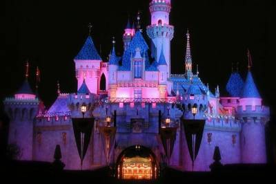 Disneyland в Париже не станет открываться 2 апреля - aif.ru - Париж