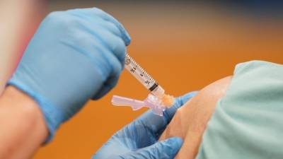 Опрос: американцы согласны с ограничениями для людей, отказывающихся вакцинироваться - golos-ameriki.ru