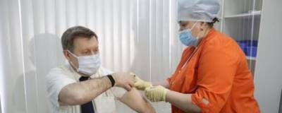 Анатолий Локоть - Мэр Новосибирска сделал прививку от коронавируса - runews24.ru - Новосибирск