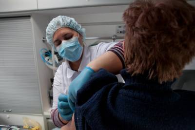 В Петербурге не зафиксировано тяжелых реакций на вакцину от COVID-19 - abnews.ru - Санкт-Петербург
