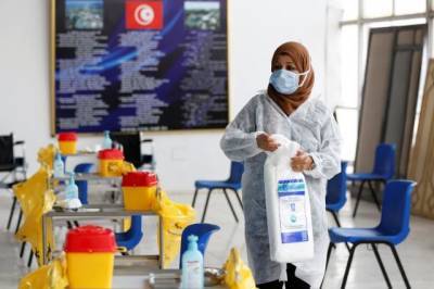 В Тунисе началась вакцинация от коронавируса препаратом «Спутник V» - aif.ru - Тунис - Тунисская Республика