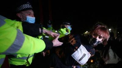 Полицию Лондона раскритиковали за жестокость в ходе акции против насилия - eadaily.com - Лондон