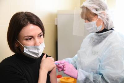 Прививку от коронавируса получили уже 7 млн человек - volg.mk.ru