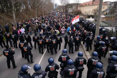 "Пандемия закончилась": в Дрездене во время протеста пострадали 12 полицейских - 24tv.ua