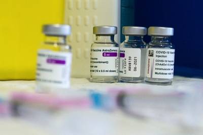Раскрыта причина проблем с поставками вакцин AstraZeneca в ЕС - lenta.ru - Евросоюз - Лейден