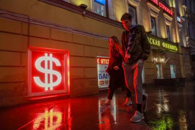 Андрей Кузнецов - Доллару и евро предрекли обвал этой весной - tvc.ru - Москва