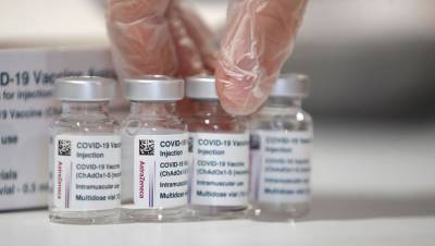 Поставки вакцины AstraZeneca в Чехию решили урезать на 40% - gazeta.ru - Чехия
