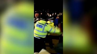 Сара Эверард - Лондонские полицейские волокли активисток по земле за волосы - vesti.ru - Россия - Лондон