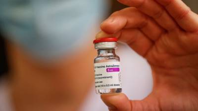 Из-за случаев нарушения свёртываемости крови: в Ирландии рекомендовали приостановить вакцинацию препаратом AstraZeneca - russian.rt.com - Норвегия - Ирландия