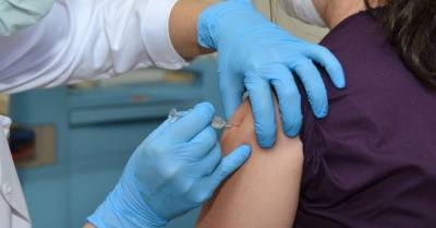 В воскресенье вакцину от Covid-19 получили 64 человека - rus.delfi.lv - Латвия