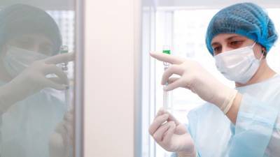 Елена Кондратюк - На Украине усомнились в способности вакцинации остановить пандемию - iz.ru - Израиль