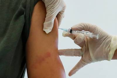 Белоруссия начала вакцинацию от коронавируса препаратом из Китая - lenta.ru - Китай - Минск