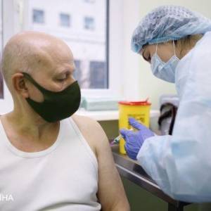Украинских производителей вакцин могут освободить от ответственности за последствия прививок - reporter-ua.com