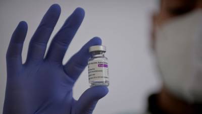 Никола Магрини - В Италии 8 человек скончались после применения вакцины AstraZeneca - gazeta.ru - Англия - Италия