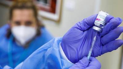 В Молдавии четыре человека заболели COVID-19 после вакцины AstraZeneca - iz.ru - Израиль - Молдавия