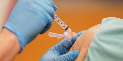 Kevin Lamarque - После начала вакцинации. Более половины украинцев не хотят делать прививки от коронавируса — опрос - nv.ua