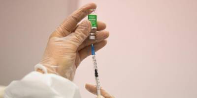 В Украине первый человек получил обе дозы вакцины от коронавируса - nv.ua