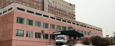 В Омске погиб пациент с COVID-19, выпав из окна больницы - runews24.ru - Омск
