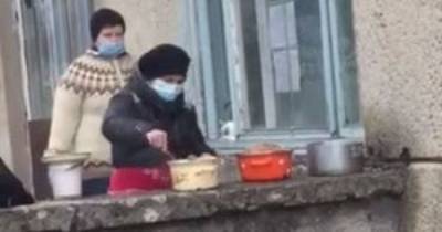 В одной из больниц Львовской области пищу для больных передают через окна снаружи: видео - tsn.ua - Киев - Львовская обл.