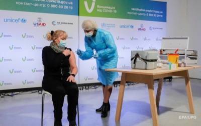 В Украине первый человек получил две дозы COVID-вакцины - korrespondent.net - Украина - Мальдивы