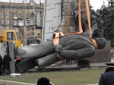 Владимир Ленин - В Запорожье 5 лет назад снесли памятник Ленину: как это было - inform.zp.ua - Украина - Запорожье