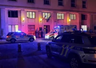 Полиция опровергла версию соцсетей о причине суицида у здания Минздрава - vinegret.cz - Чехия