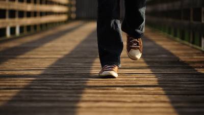 Исследование: Люди, которые медленно ходят, больше рискуют умереть от коронавируса - usa.one